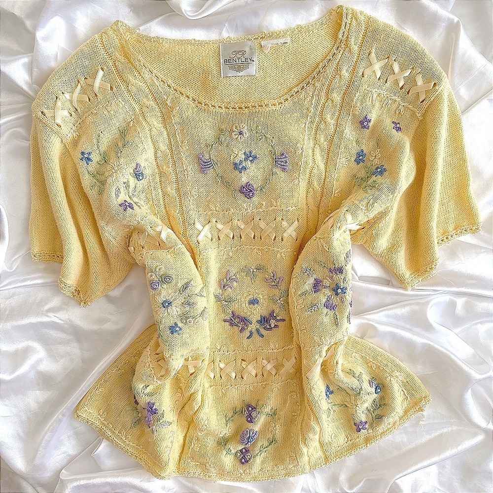 Vintage J.R. Bentley Yellow Floral Embroidered Knit Sweater Short Sleeve Pearl